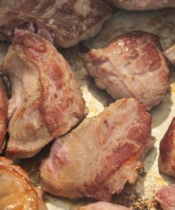 Schweinebäckchen im Topf anbraten