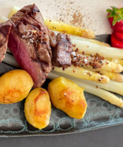 Filetsteak mit Spargel und Kartoffeln