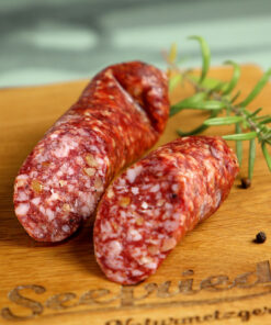 Italienische Salami mit Nuss