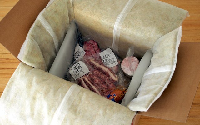 Fleisch gekühlt liefern lassen: mit Kühlakkus und Isolierung
