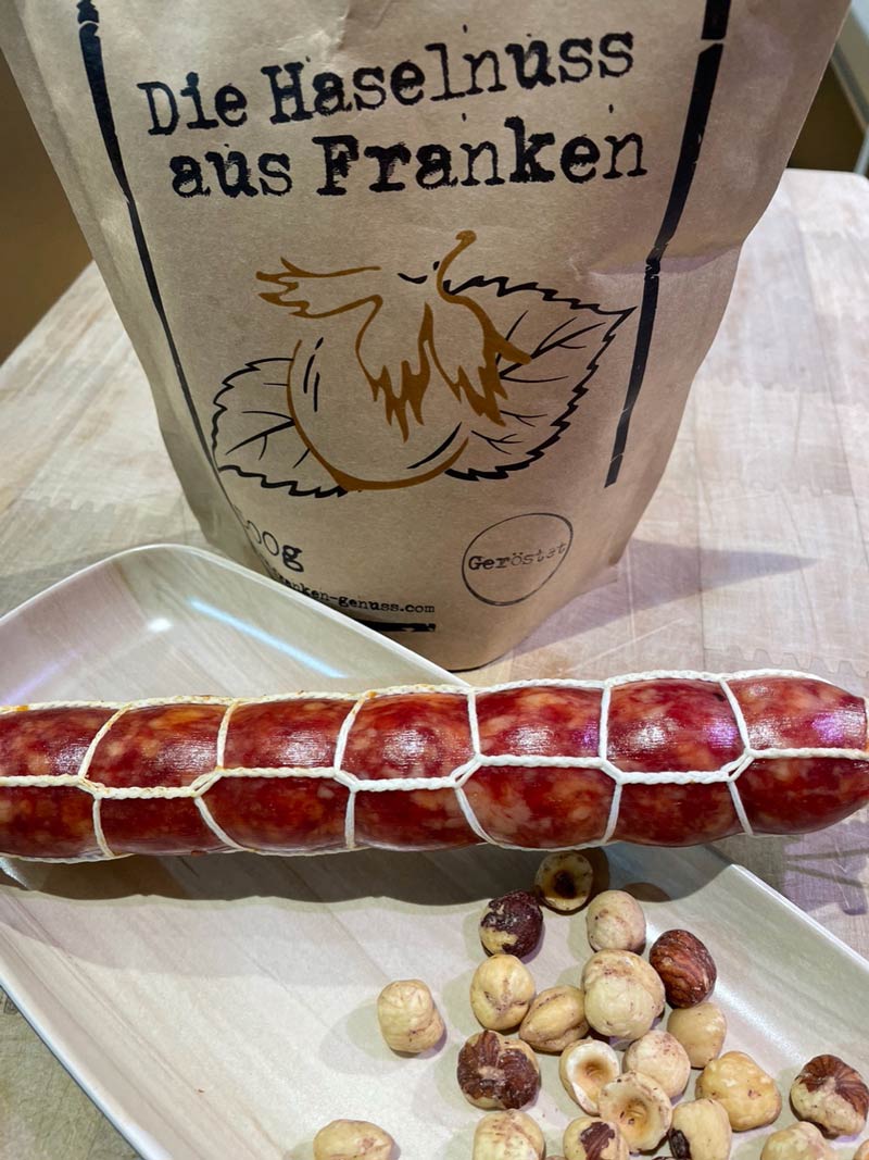 Eichelweideschweinsalami mit fränkischer Haselnuss